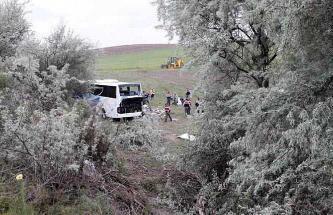 Prevrnuo se autobus, poginulo osam, povrijeđene 34 osobe(VIDEO)