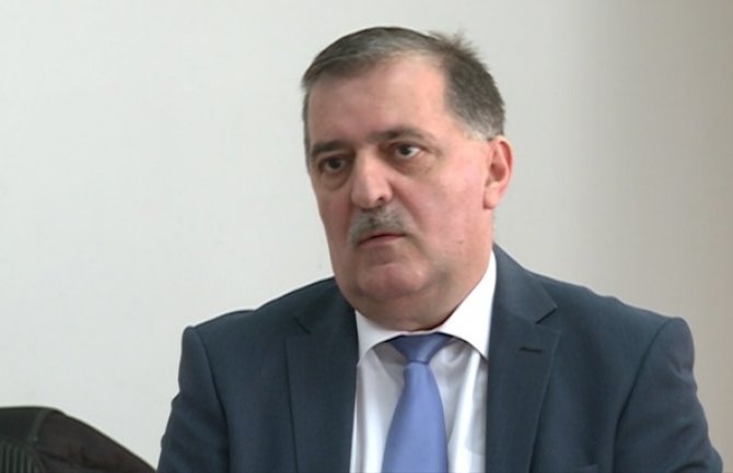 Ervin Spahić tvrdi da je nezakonito smijenjen