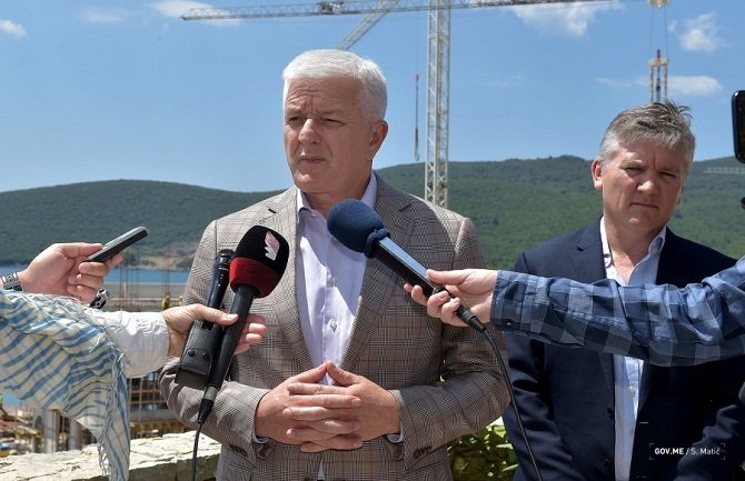 Marković najavio da neće biti zamrzavanja penzija