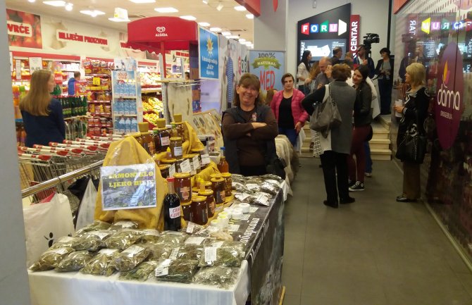 Održan prvi proljećni sajam u TC Forum: Crnogorci ne cijene ručni rad (FOTO)