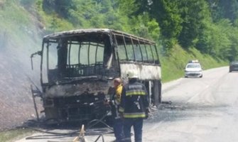 Zapalio se autobus koji je prevozio učenike na ekskurziju (VIDEO)