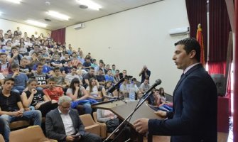 Janović poručio Jokiću: Djecu ne treba miješati u politiku