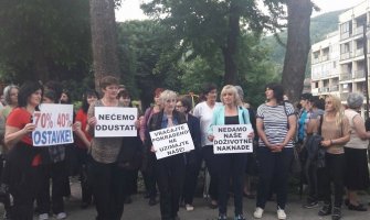 Majke poručuju: Vratite nam fabrike pa ukinite naknade