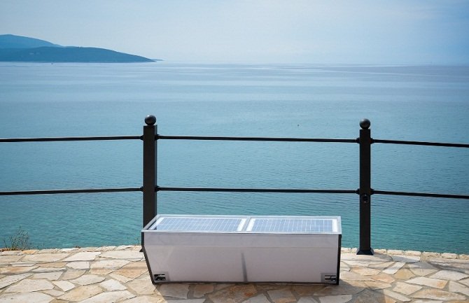 Pametna klupa u kompleksu Luštica Bay 