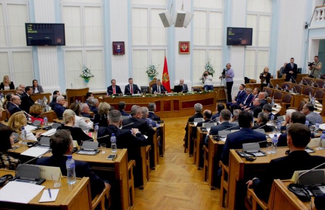 Poslanici SNPa i DFa zatražili ocjenu ustanvnosti zakona o NATOu