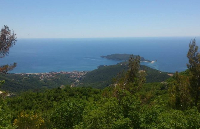 Pretežno sunčano sa umjerenim vjetrom