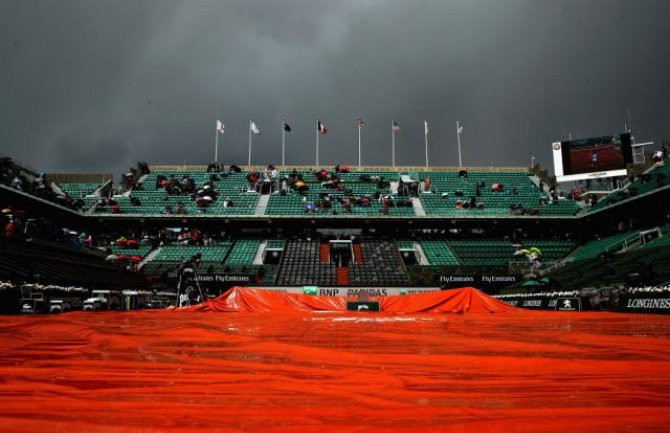 Nevrijeme u Parizu odložilo teniske mečeve