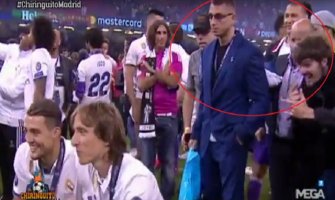 Realovi uljezi se gurali da bi bili u kadru (VIDEO)