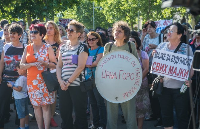 Majke neće odustati od naknada, porodice prevarene izbornom pričom o boljem životu