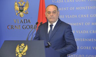 Bez smanjenja penzija, manje plate funkcionerima; Simović: Ništa novo