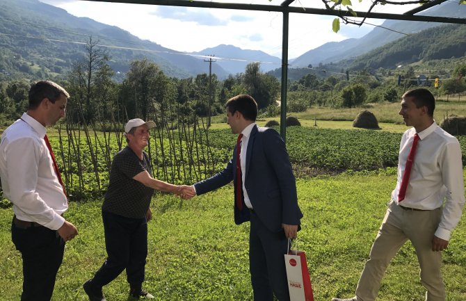 Bečić obišao Slatinu: Loši putevi, nije riješen ni problem vodosnabdijevanja