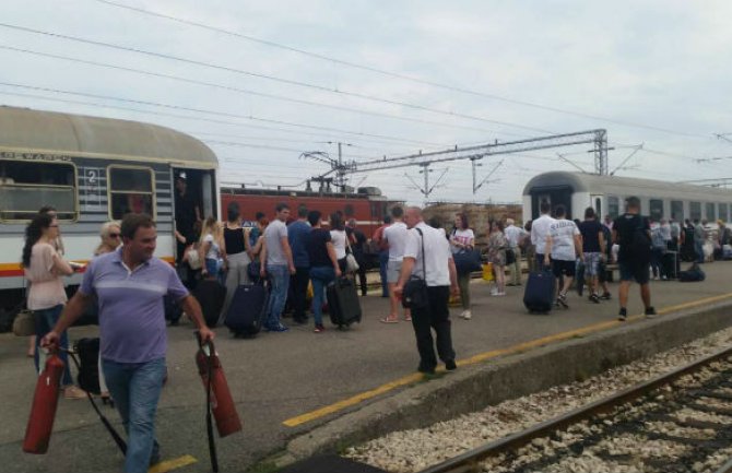 Zapalila se klima u vozu Bar-Bijelo Polje, putnici čekali sat vremena