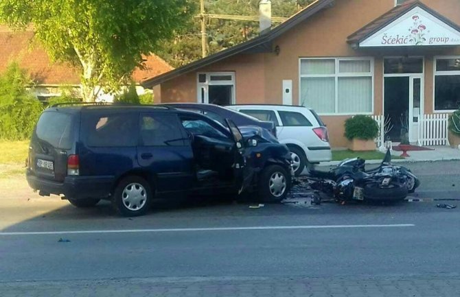 Pogledajte snimak sudara motora i automobila u Bijelom Polju (VIDEO)