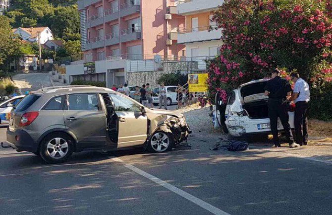 Džipom udario u policijsko vozilo, policajac teže povrijeđen