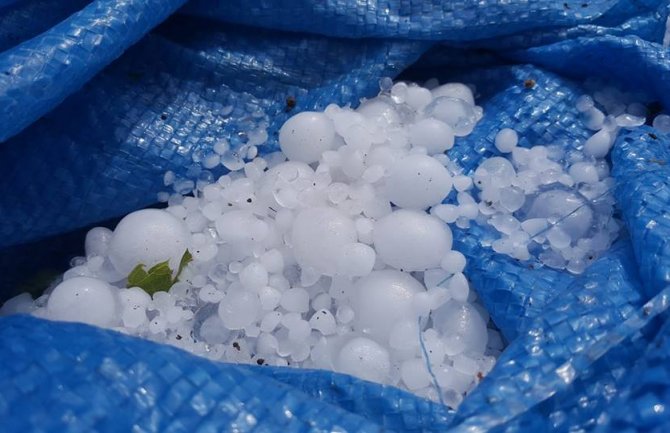 Bijelo Polje:Padao grad veličine oraha, nevrijeme i u regionu(VIDEO)
