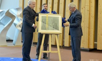 Slika „Dijalog u noći“ Igora Rakčevića na zidu Savjeta Evrope