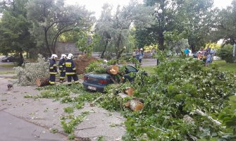 Nevrijeme pogodilo Poljsku: Najmanje 7 osoba povrijeđeno, 460 zgrada oštećeno