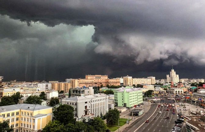 Nevrijeme paralisalo centralne dijelove Rusije, otkazani letovi (VIDEO)