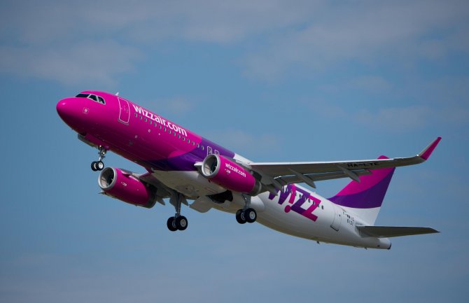 Avion Wizzair-a  sletio na aerodrom u Bukureštu zbog prijetnje bombom