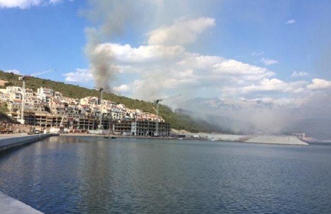 Tivat: Borba sa vatrom i dalje traje, situacija povoljnija nego sinoć