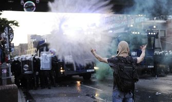 Haos tek slijedi: Na protestima u Hamburgu povrijeđeno 76 policajaca