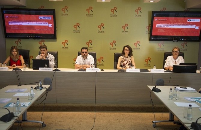 Podsticati osobe sa oštećenim vidom da koriste bijeli štap