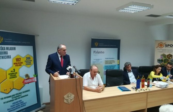 Mladi ljudi iskoristili mogućnost da započnu posao u oblasti pčelarstva