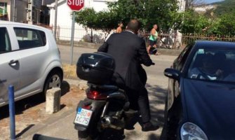 Krapović vespom dolazi na posao