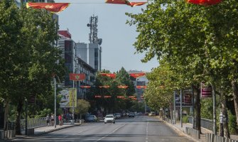 Neuobičajeno mirna atmosfera: Poluprazne ulice Podgorice na Dan državnosti