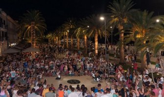 Ponovo performansi u Tivtu