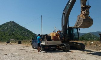 Cetinje: Počela akcija uklanjanja guma
