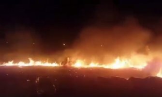 Podgorica: U poslednjem momentu spašeni automobili sa parkinga(VIDEO)