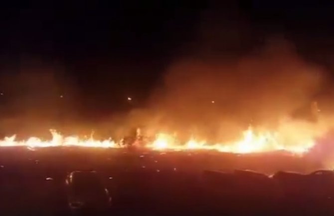 Podgorica: U poslednjem momentu spašeni automobili sa parkinga(VIDEO)