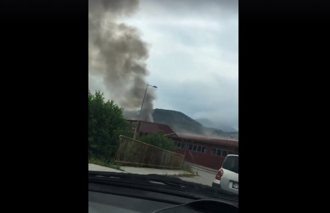 Mojkovac: Požar u pilani, dio grada bez struje (VIDEO)