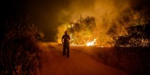 Borba sa požarima se nastavlja, u toku evakuacija Krašića, počinje gašenje vodenim bombama