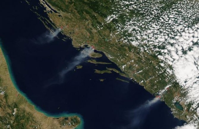 NASA snimila požare, dim se vidi iz svemira