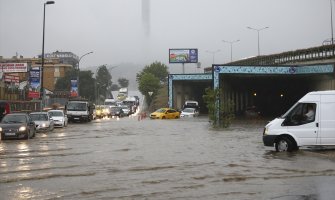 Nevrijeme u Istanbulu: Potopljene putne dionice i otežano odvijanje saobraćaja