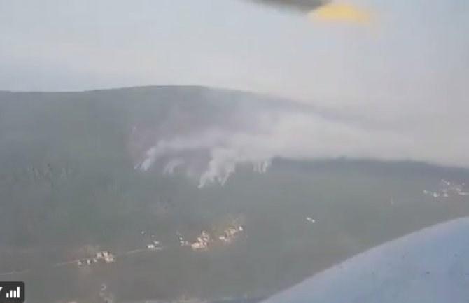 Ukrajinski avion baca vodene bombe (VIDEO)