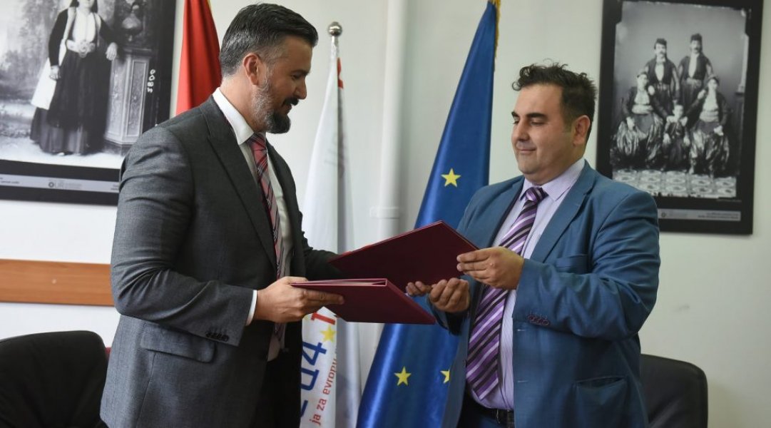 fotoMemorandum11000x555