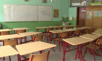 Alternativa CG: Smanjuju se plate profesorima 