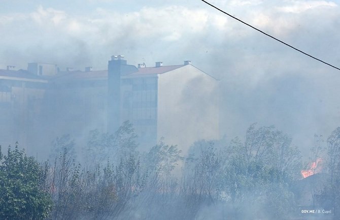 Vojnici sedmi dan biju bitku sa plamenom