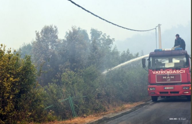 Manje aktivnih požara, ali pod kontrolom: Dva izraelska vazduhoplova napustila CG