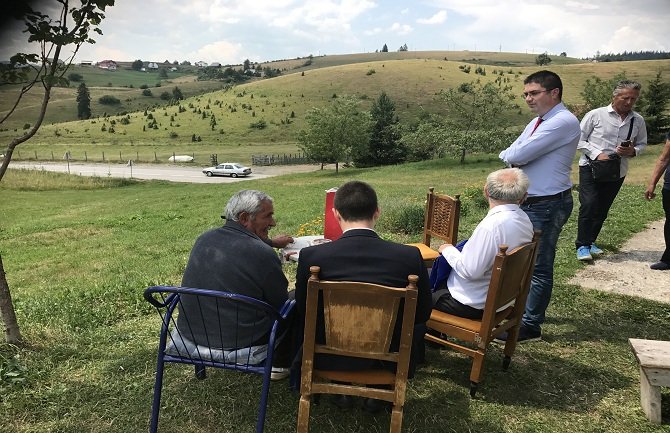 Demokrate: Nama je narod gazda i zato hoćemo da čujemo problem svakog kraja i građanina