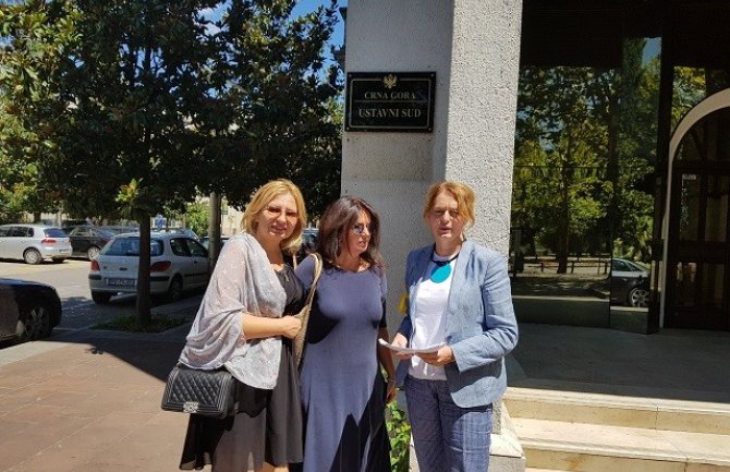 Ustavni sud da provjeri odluku o ukidanju naknada majkama