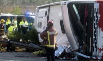 Prevrnuo se autobus: Otkazale kočnice, 20 povrijeđenih