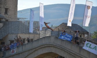 Mostar: Odražani tradicionalni skokovi sa Starog mosta, ovo su pobjednici(FOTO)