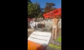 Herceg Novi: Tuča na plaži, četvorica na jednog (Video)