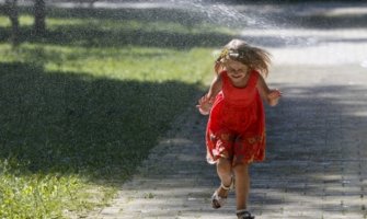 Oblačno, mjestimično kiša i pljusak sa grmljavinom