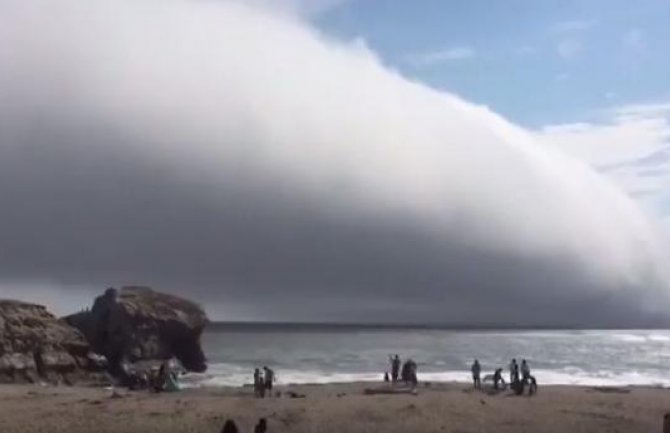 Gusti oblak prekrio plažu za dva minuta, posjetioci u šoku(VIDEO)