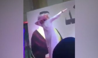 Saudijska Arabija: Pjevač uhapšen zbog zabranjenog pokreta (VIDEO)